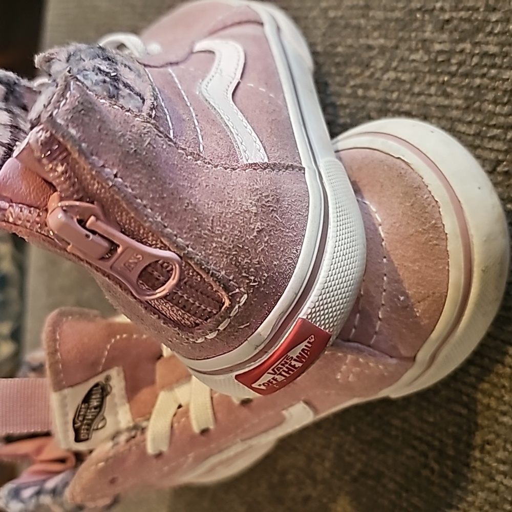 off the wall Van's children's